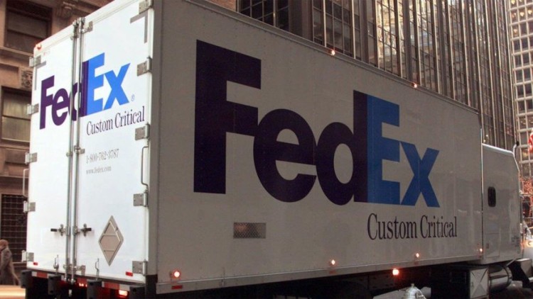 FedEx scrambles to deliver packages on Christmas