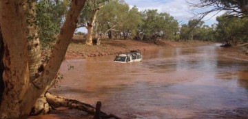 Man walks 25 miles to get help after pregnant woman becomes trapped in floodwaters