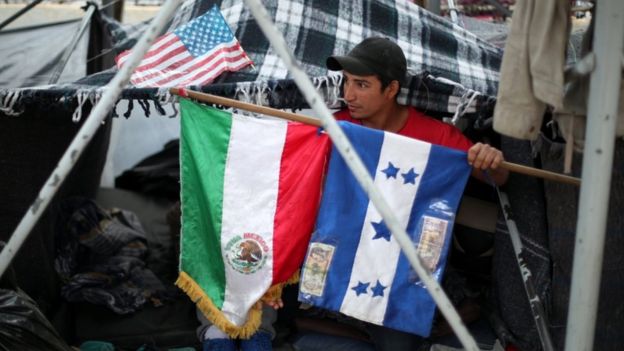 US migrant caravan: Trump’s asylum ban halted by judge