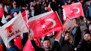 Turkey local elections: Early result puts opposition ahead in Ankara