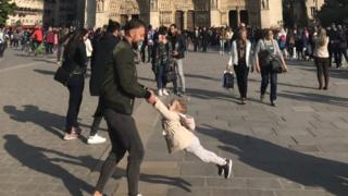 Notre-Dame: Hunt for ‘dad and daughter’ in photo goes viral