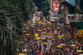 Hong Kong: Thousands protest against China extradition law